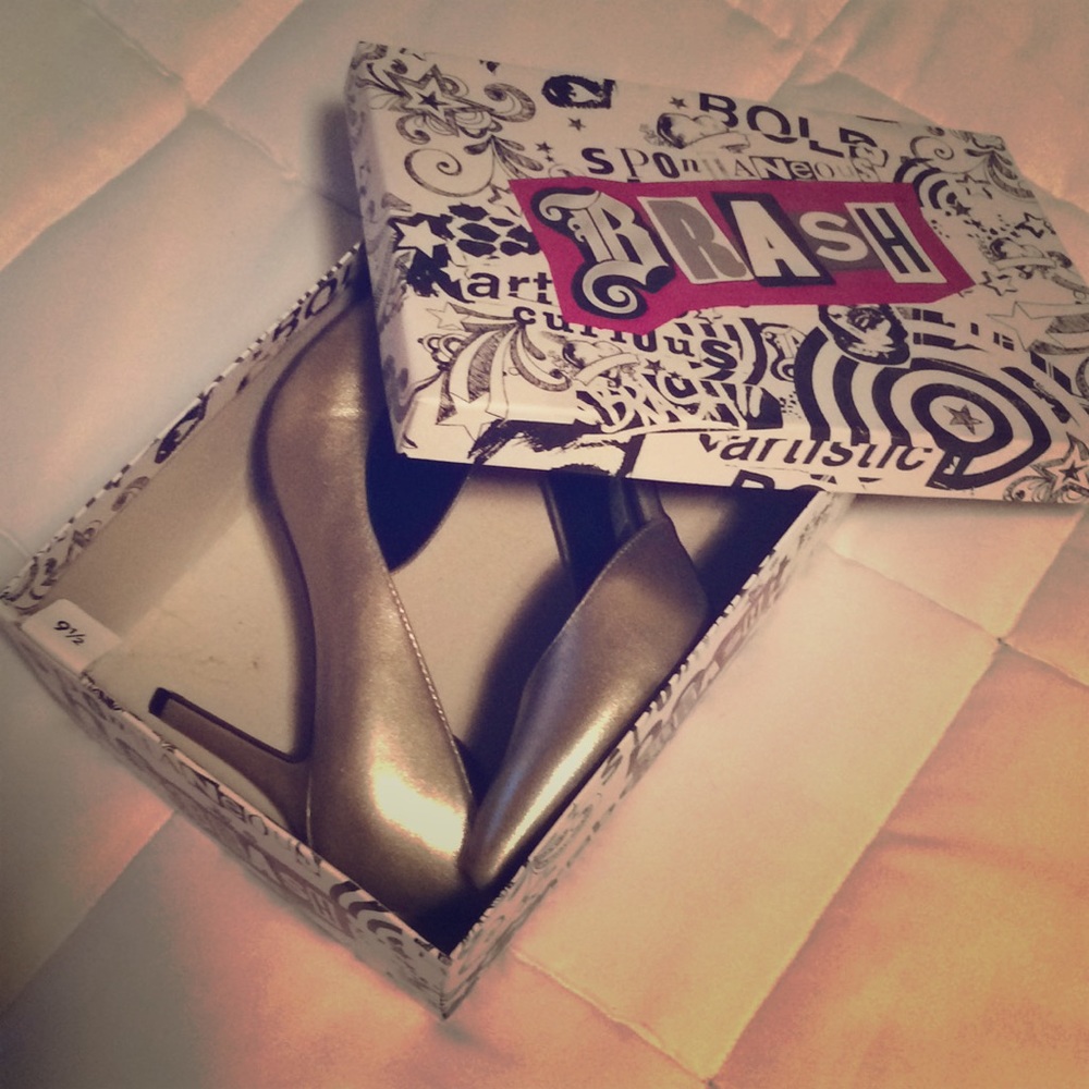 Glam Gold Stilettos!
